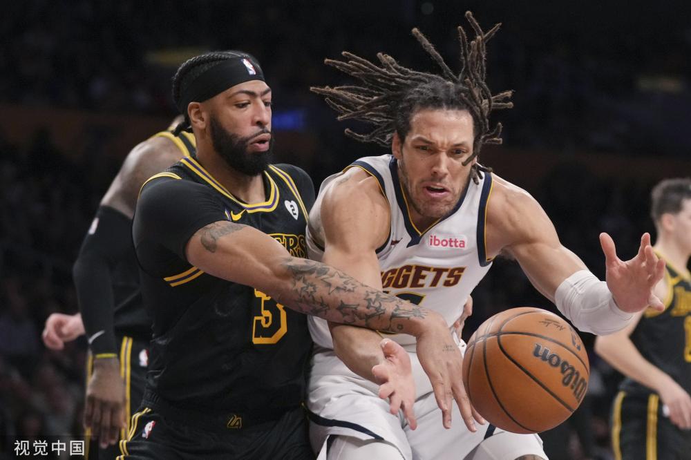 她在场上的 她在场上的